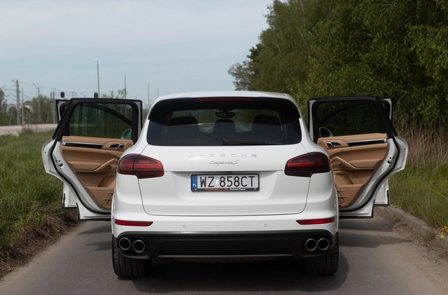 Porsche Cayenne cena 199800 przebieg: 215000, rok produkcji 2015 z Warszawa małe 742